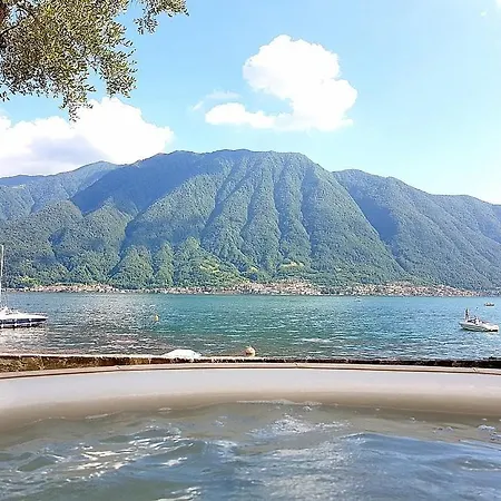 Sleeps 6 Pool Air Con Wifi Ossuccio