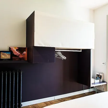 Sleeps 6 Pool Air Con Wifi Ossuccio
